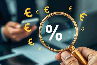 Lupe und Eurosymbole - © MANNAN905 - stock.adobe.com